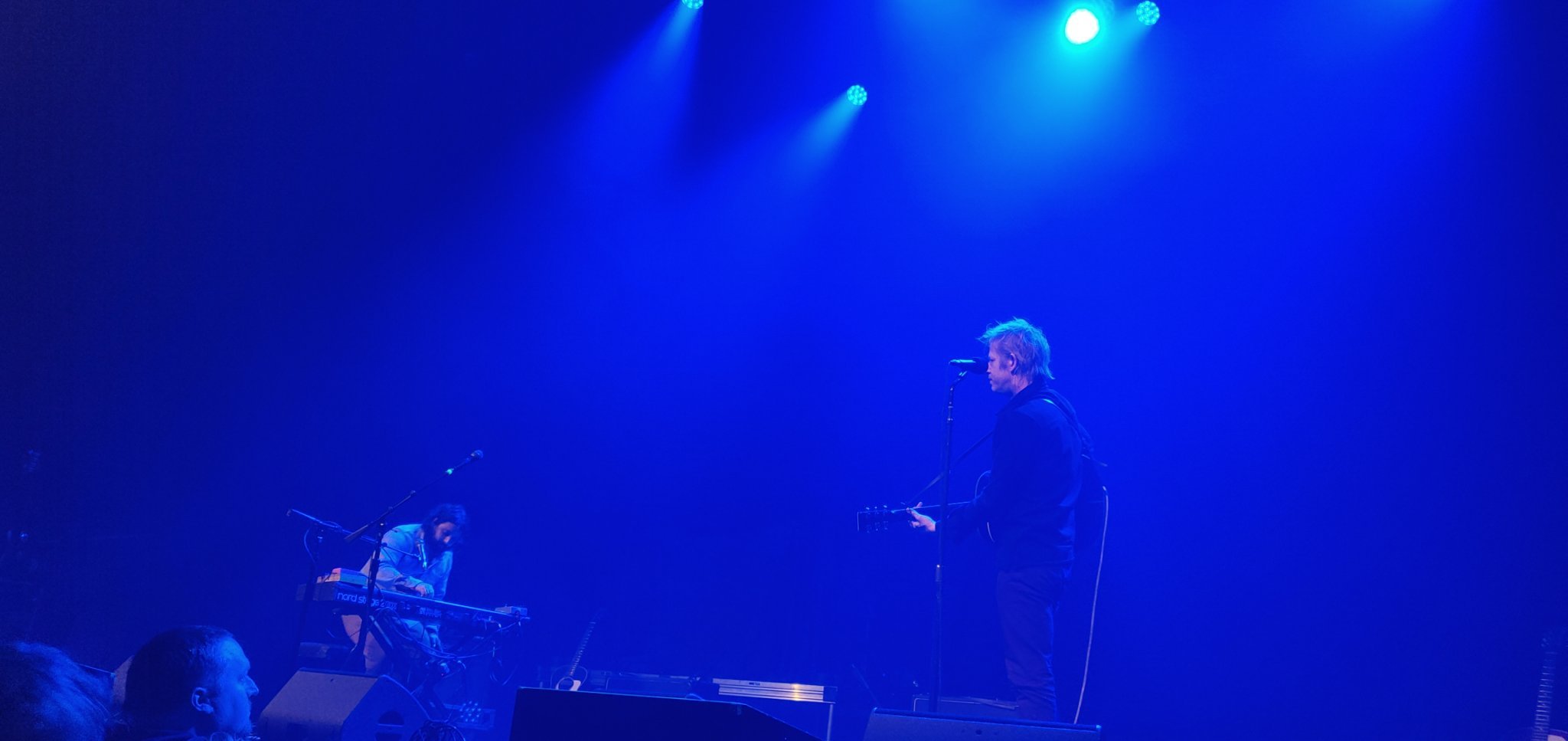 On stage – and easy